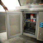 Mesa refrigerada para pizzas y ensaladas. Gama 700. EDENOX-MPGE2-180-I HC 1/3 GN