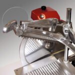 Cortadora de fiambres profesional, manual. Roja. Edenox-CVM-300